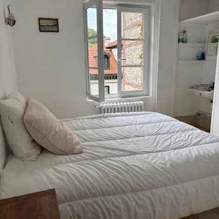 Maison Typique Normande A 200m De La Villa *