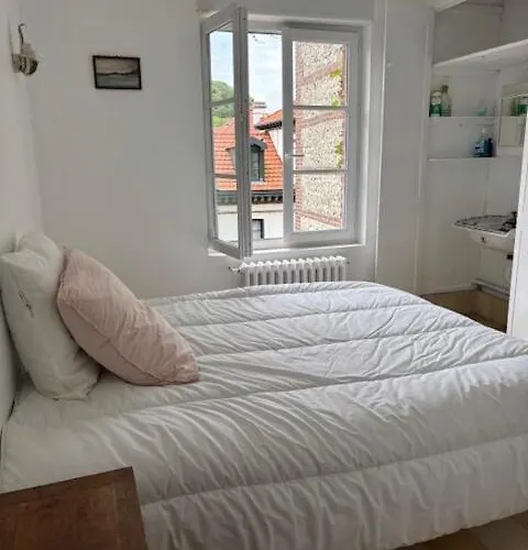 Maison Typique Normande A 200m De La Villa *